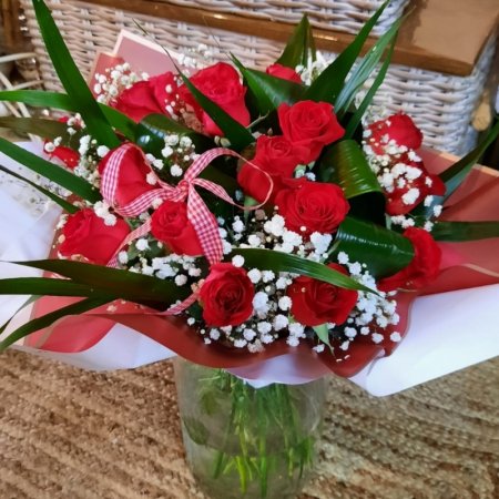 זר ורדים אדומים