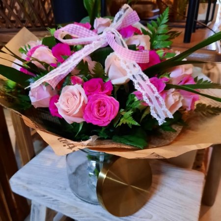 בוקה ורוד בצנצנת