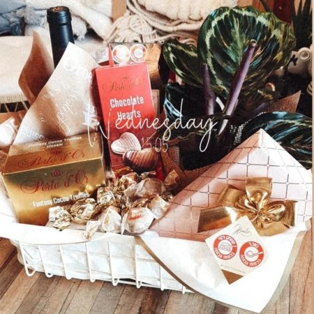 מארז שוקולד יין וצמח